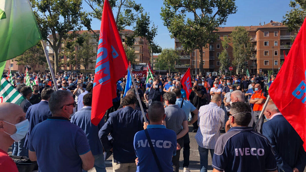 Cessione Iveco: quello che i lavoratori non sanno fa tremare 15mila famiglie
