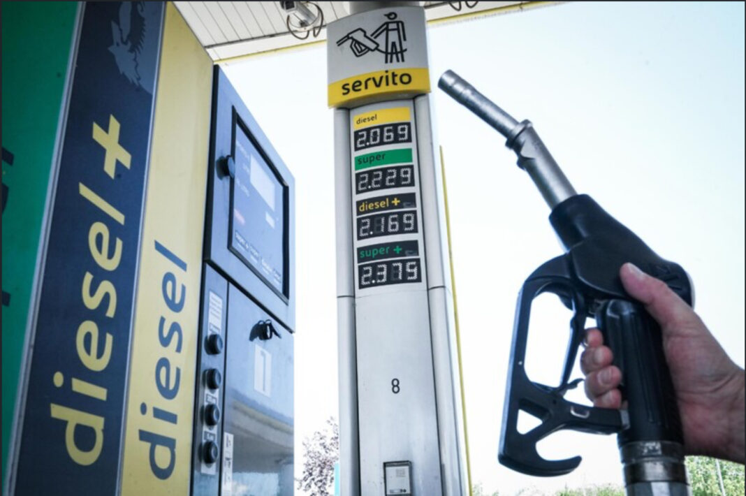 Diesel e Benzina Scontati Direttamente alla Pompa: Decreto Vicino. Ecco Cosa Manca